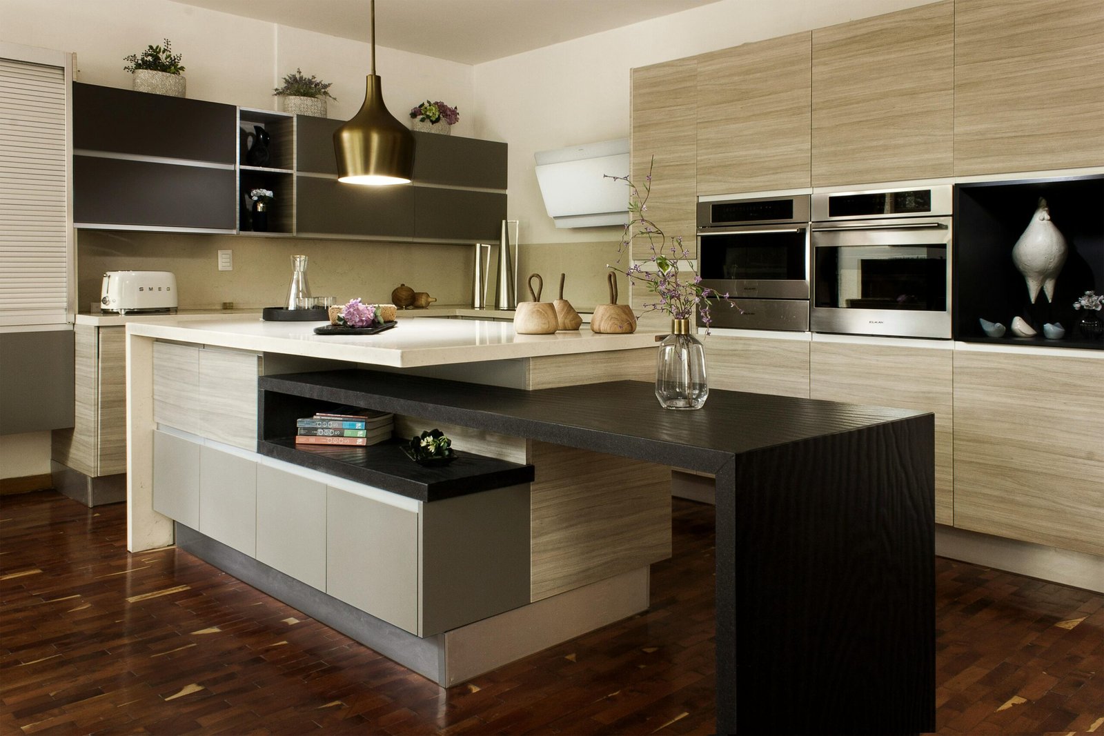 Contemporary kitchen in Mexico City featuring minimalist design and stylish decor.